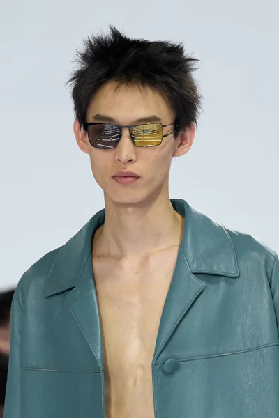 Look 60